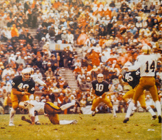 Thigpen and Liepold providing the pass protection.